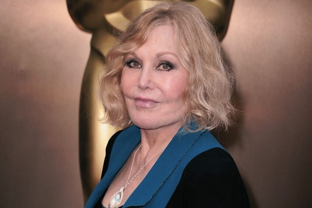 Com’è Cambiata Kim Novak? Uno Sguardo alla sua Vita Attuale